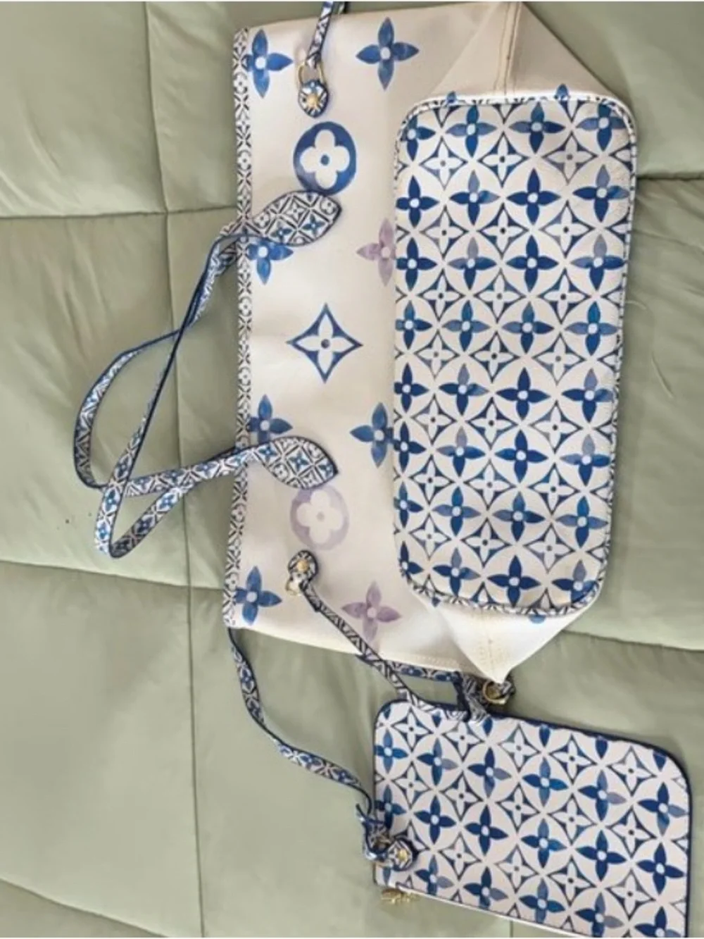 Designer-Style Blue & White Tote with Matching Pouch MM.  Limited edition - Picture 2 of 12